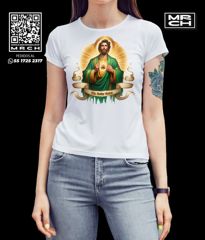 mujer frente playera blanca