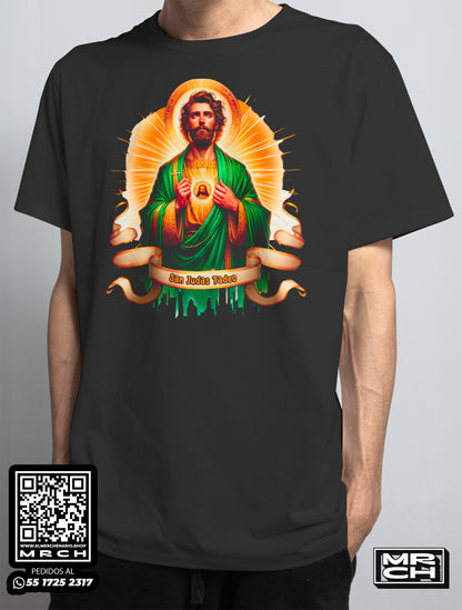 hombre frente playera negra