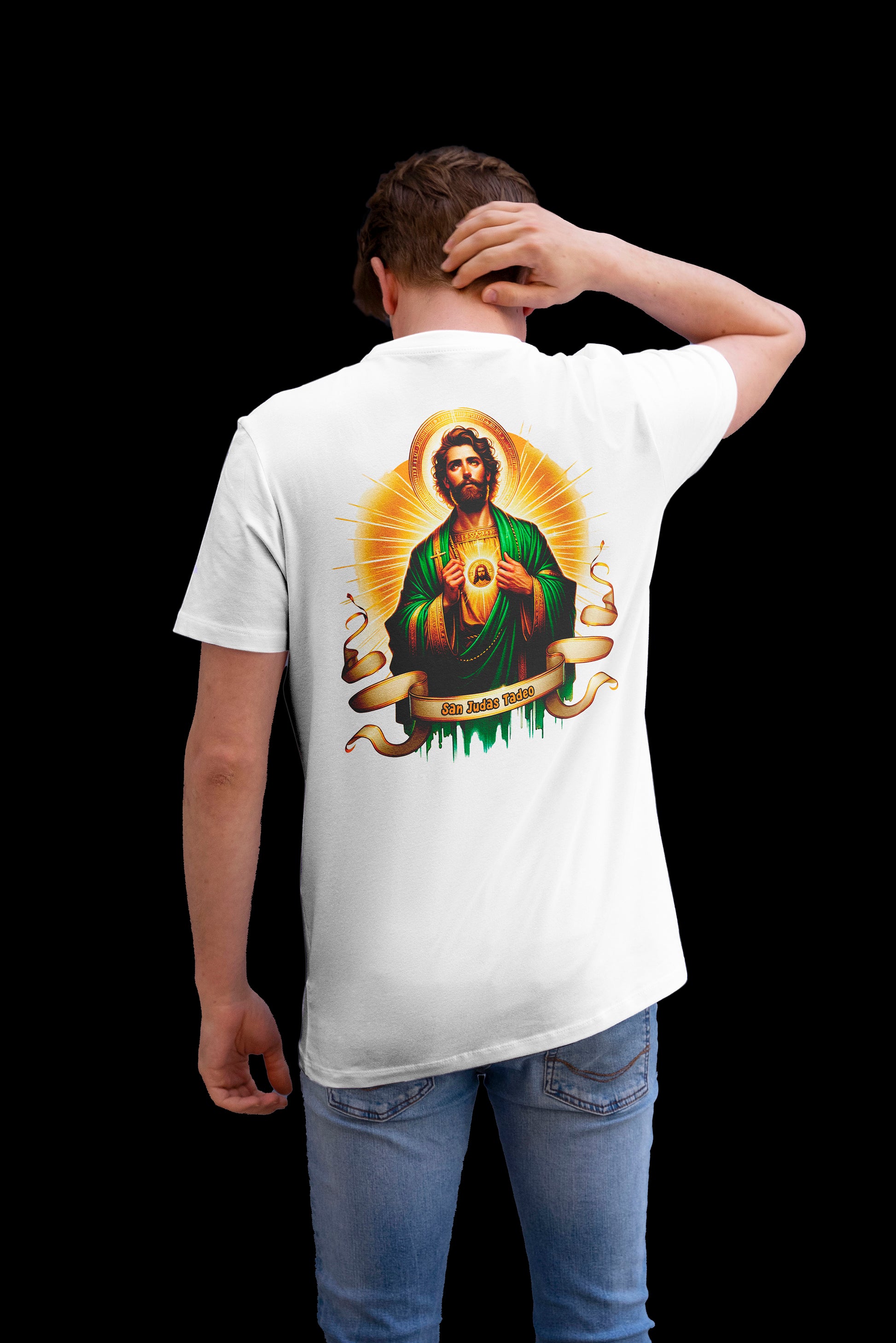 hombre atrás playera blanca